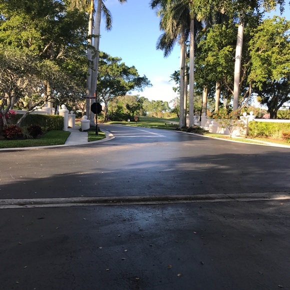 Meet your Posher, Melissa - Picture 1 of 1